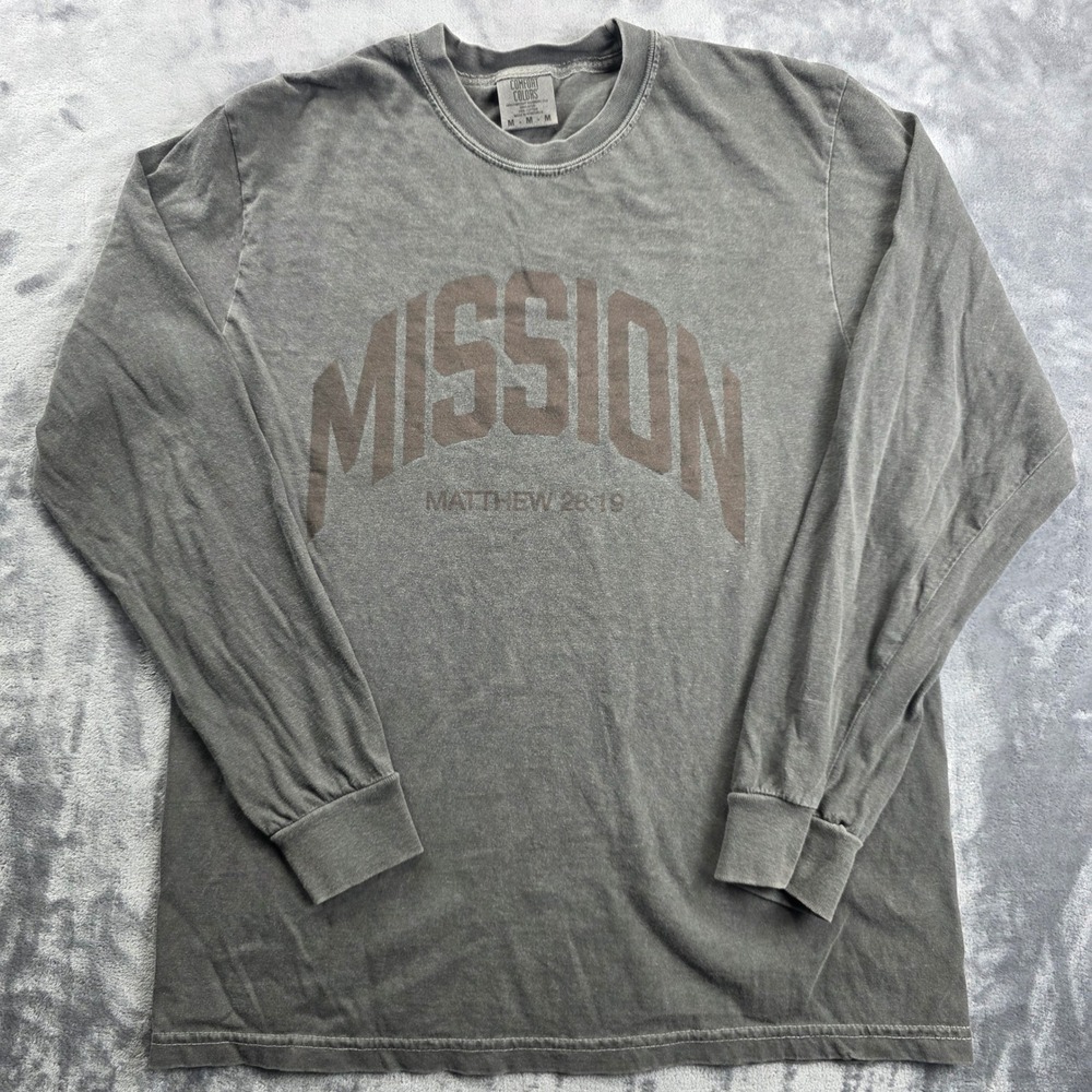 Comfort Colors Graphic Shirt Mens Medium Grey Mission Matthew 28:19 Long Sleeve